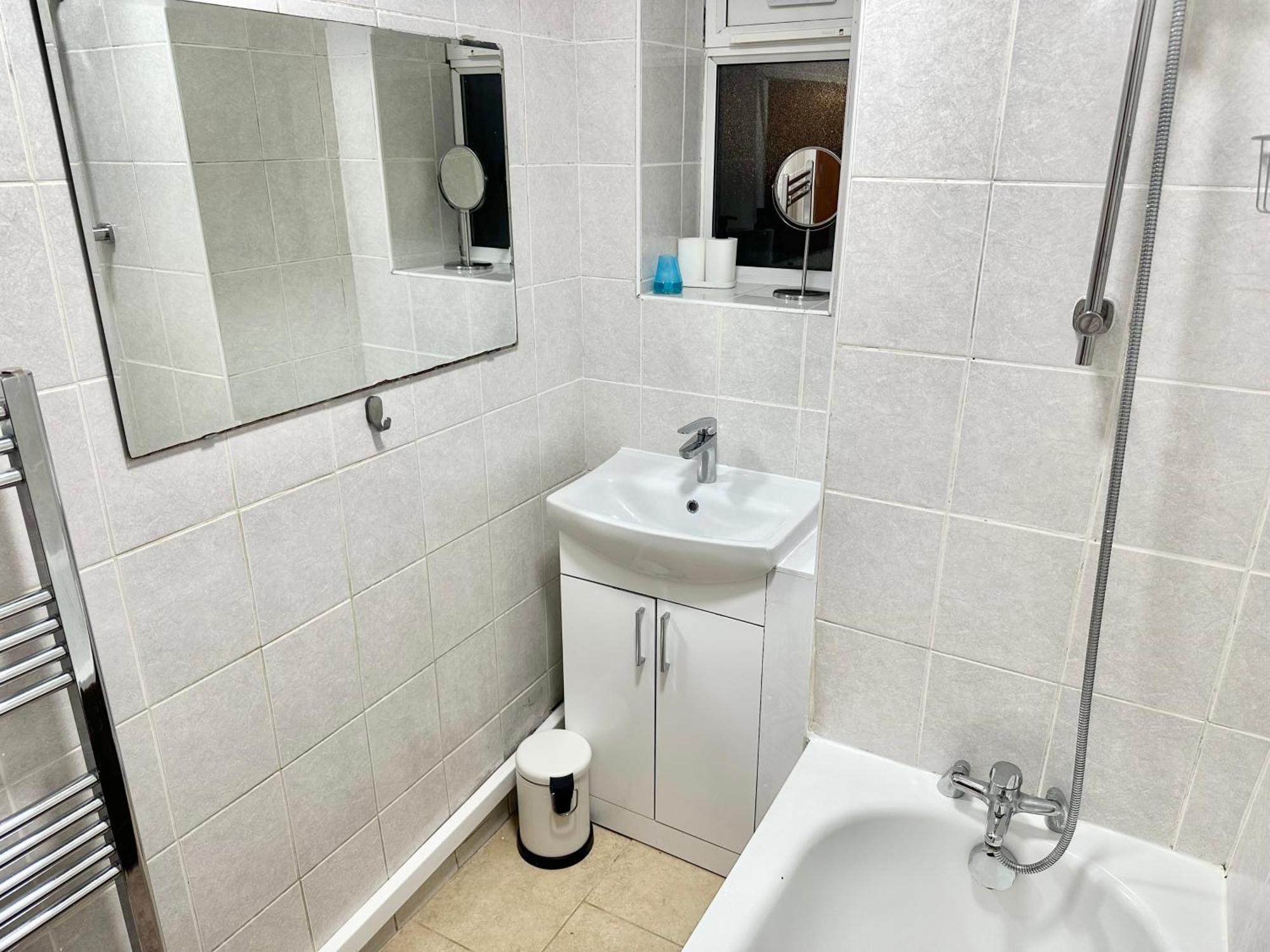 Apartament Comfortable Two Bed Flat Near Richmond Park *