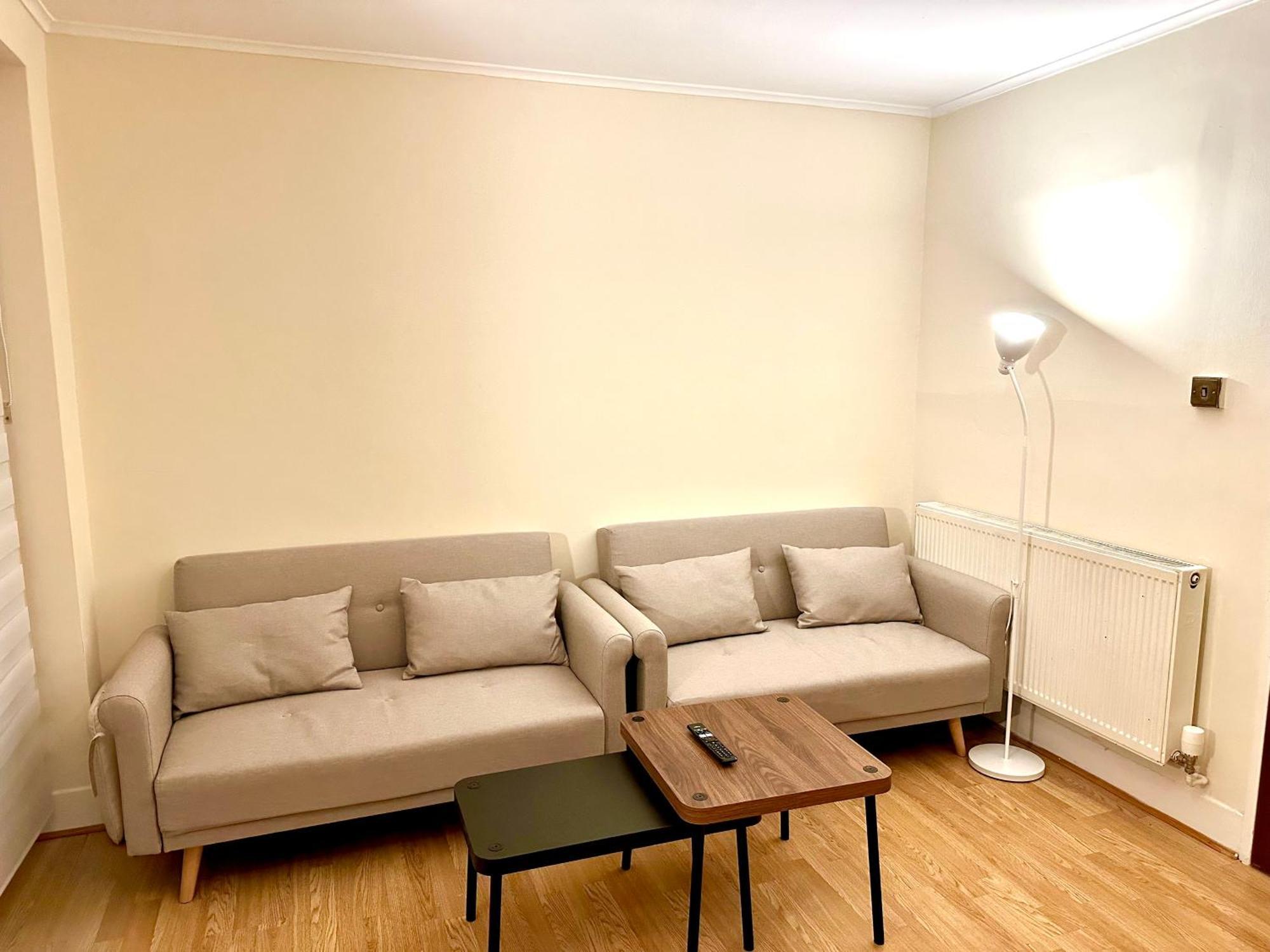 Apartament Comfortable Two Bed Flat Near Richmond Park Londra